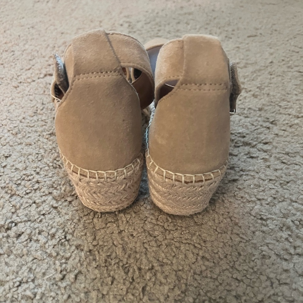 Tan Sandals - Picture 4 of 6